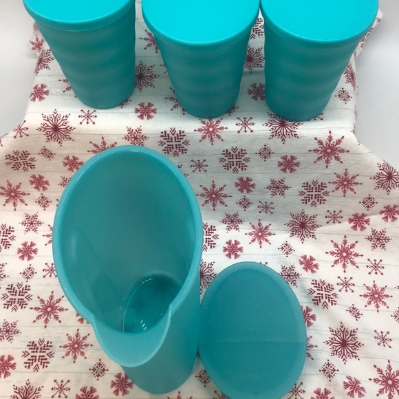 Tupperware Murano Set QT Pitcher & (4) Tumblers